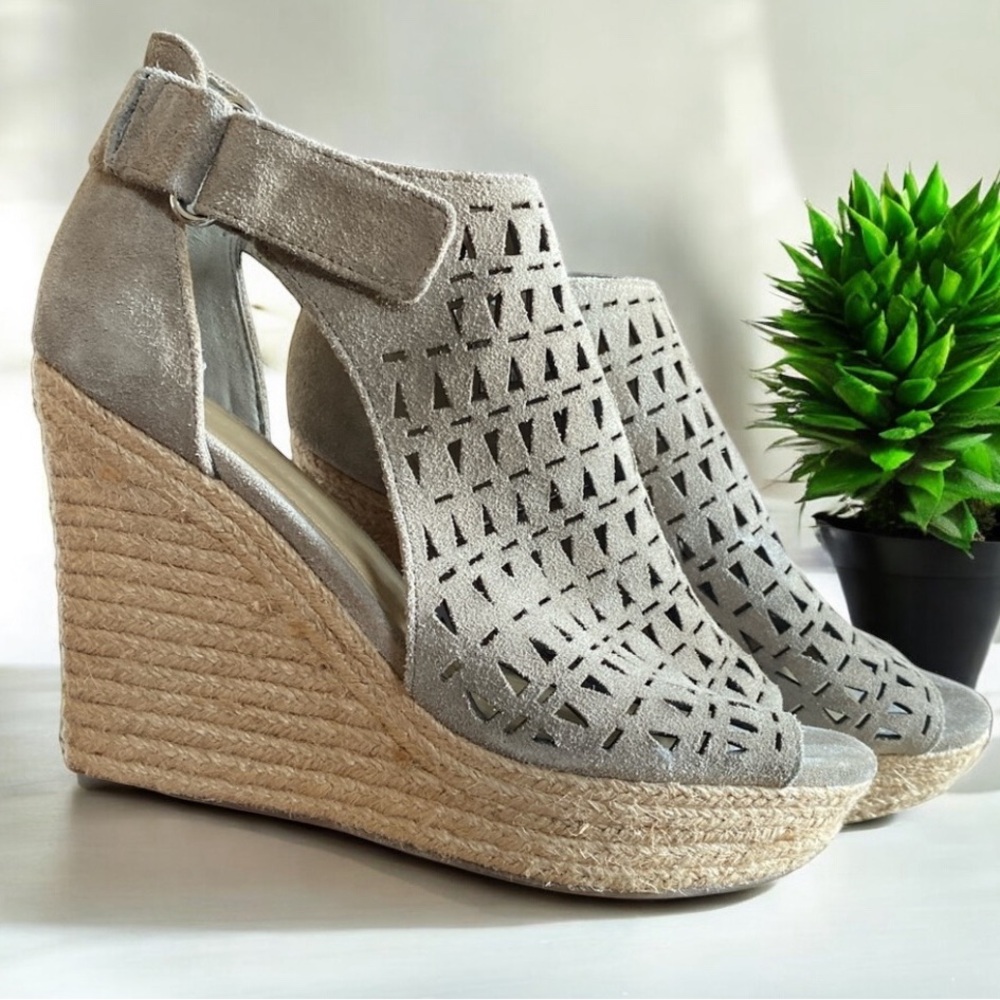 Marc Fisher Platform Helina Wedges—Taupe Size 9